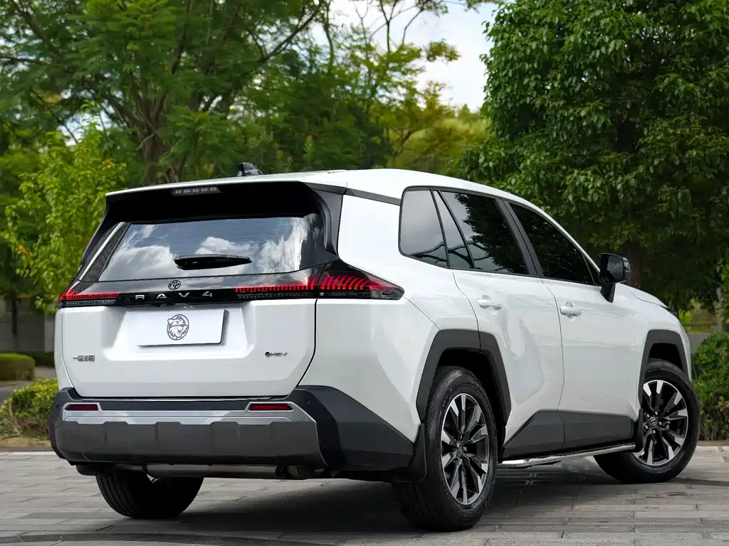 Toyota RAV4 — фото 15