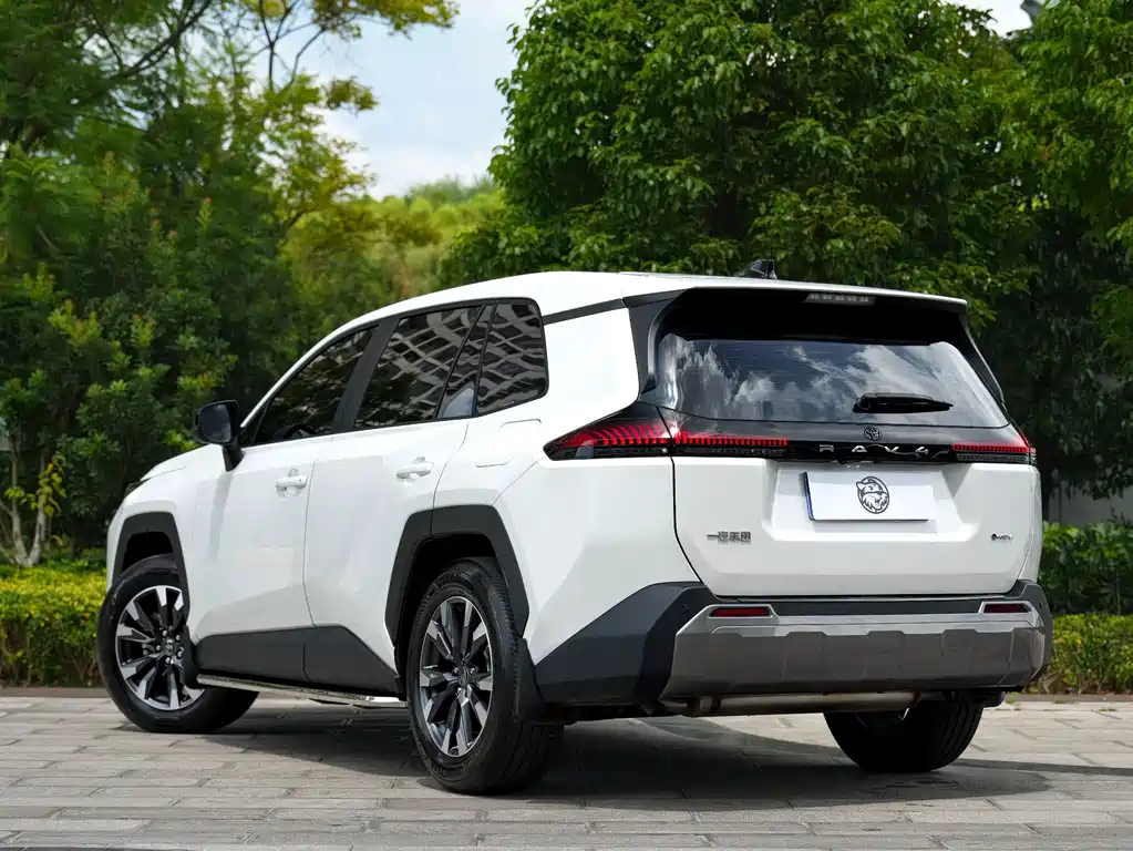 Toyota RAV4 — фото 17