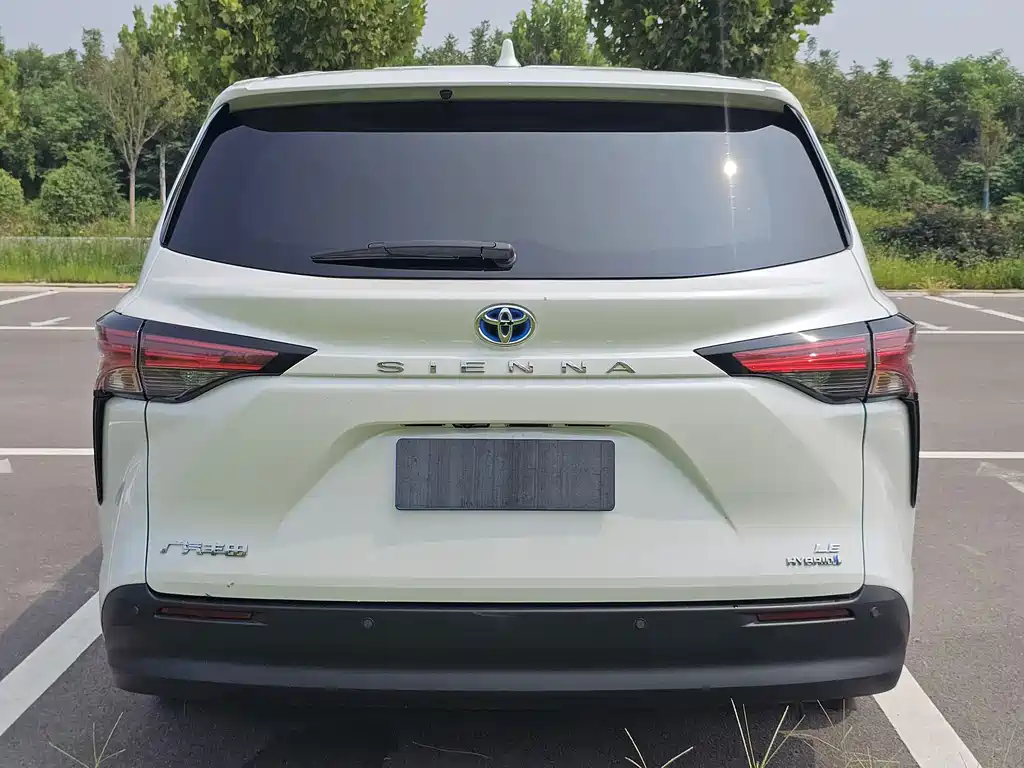 Toyota Sienna — фото 7