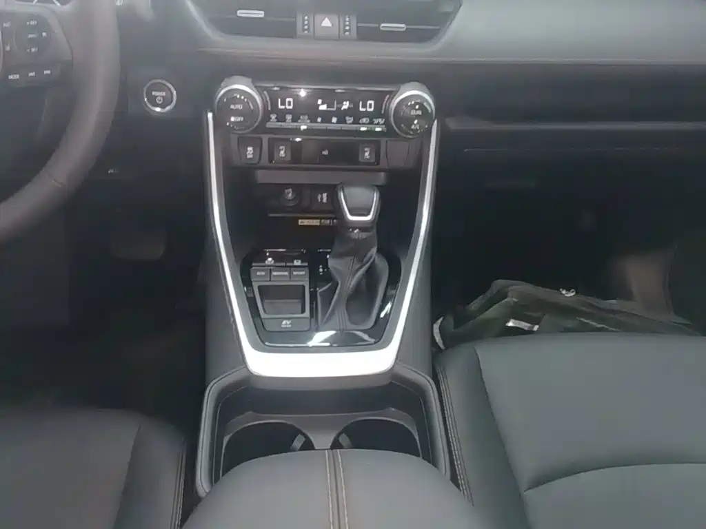 Toyota RAV4 — фото 14