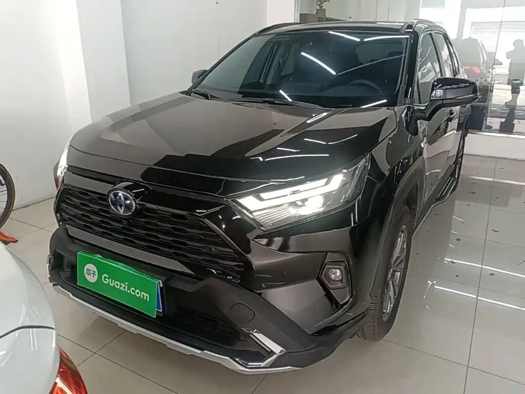 Toyota RAV4 — фото 3