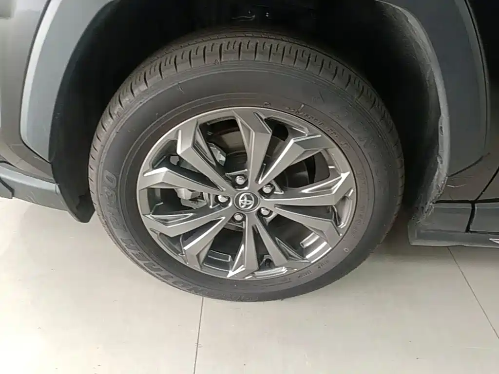Toyota RAV4 — фото 23