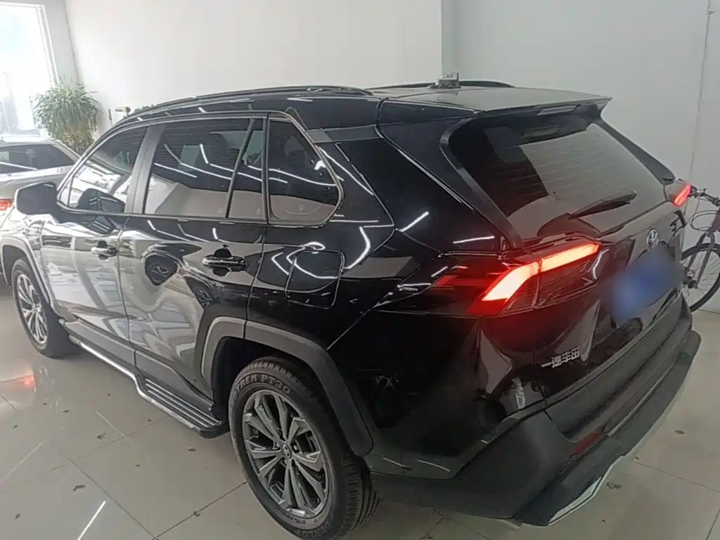 Toyota RAV4 — фото 6