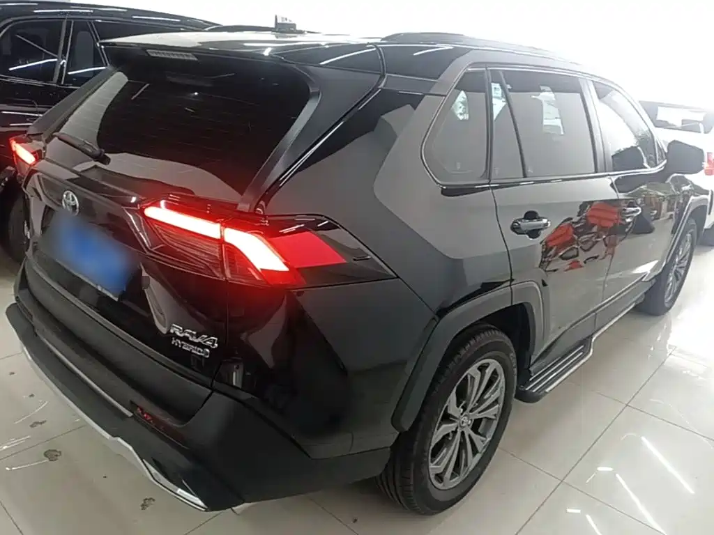 Toyota RAV4 — фото 7