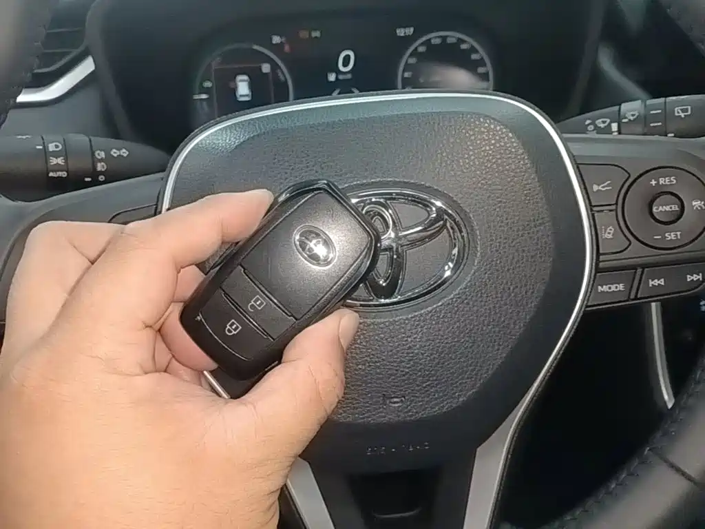 Toyota RAV4 — фото 9