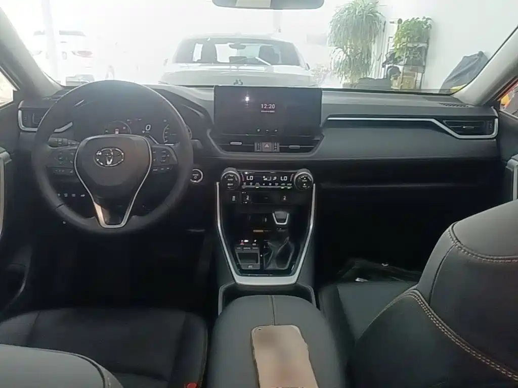 Toyota RAV4 — фото 10