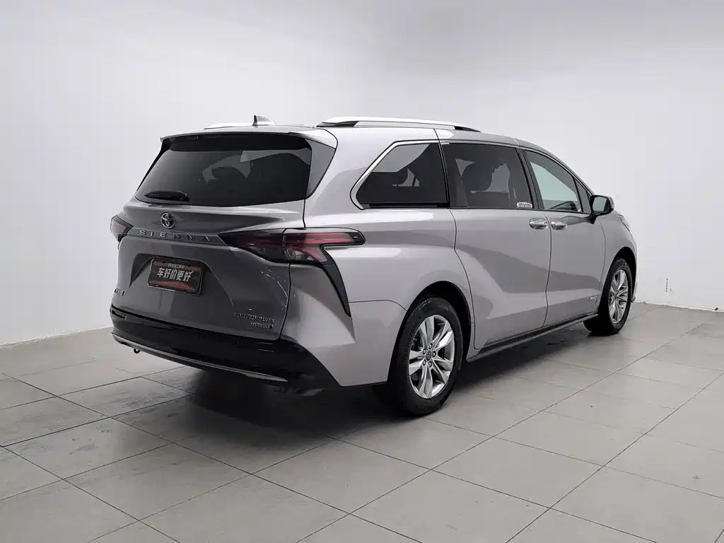 Toyota Sienna — фото 2
