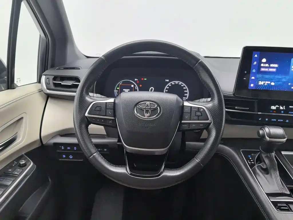 Toyota Sienna — фото 11