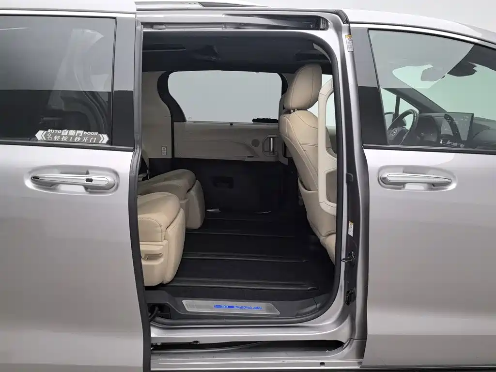 Toyota Sienna — фото 15