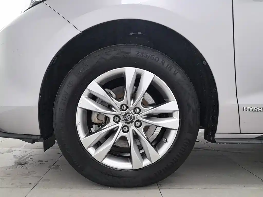 Toyota Sienna — фото 17