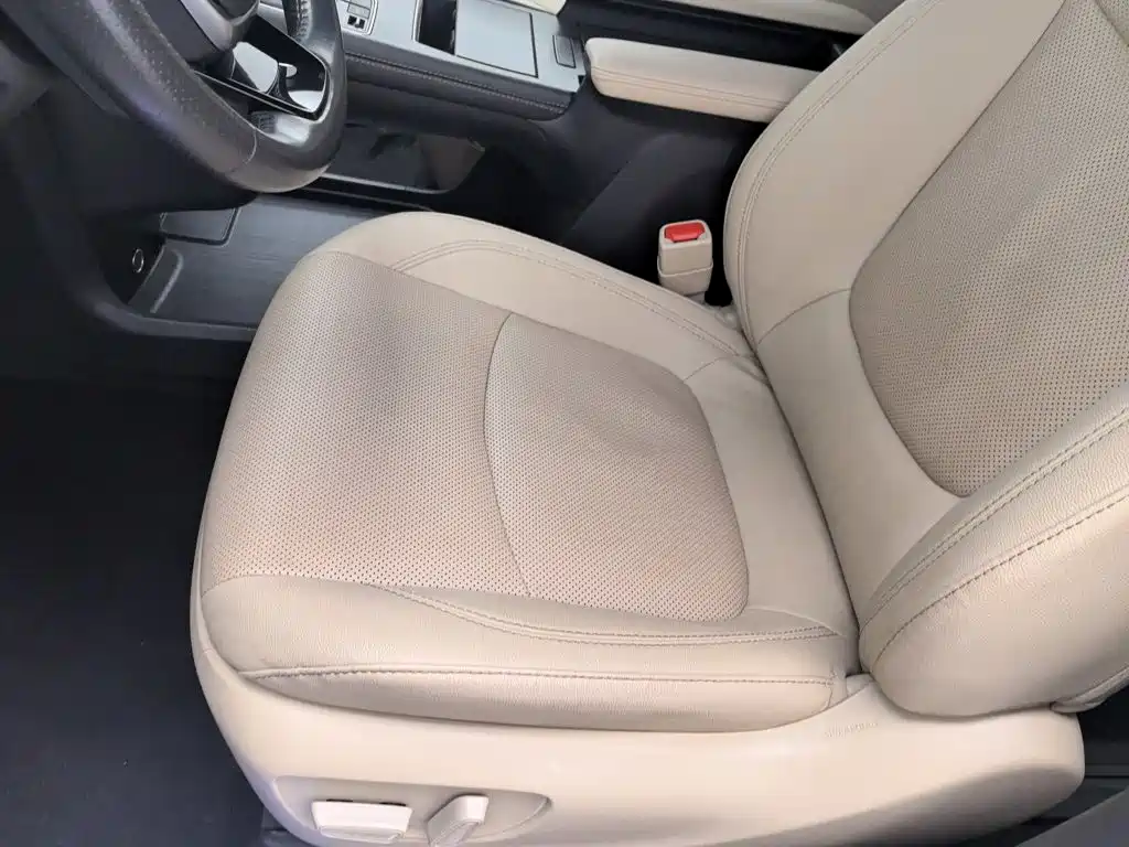 Toyota Sienna — фото 20