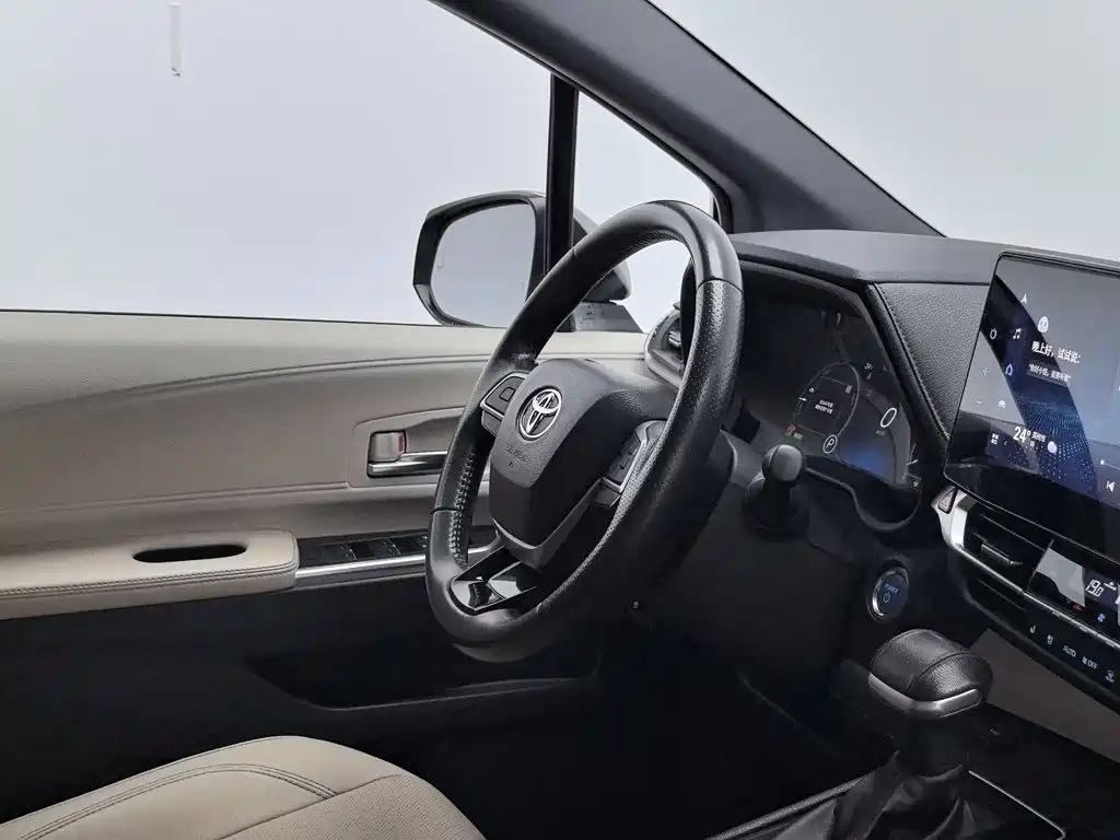 Toyota Sienna — фото 22