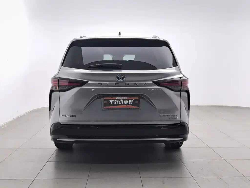 Toyota Sienna — фото 4