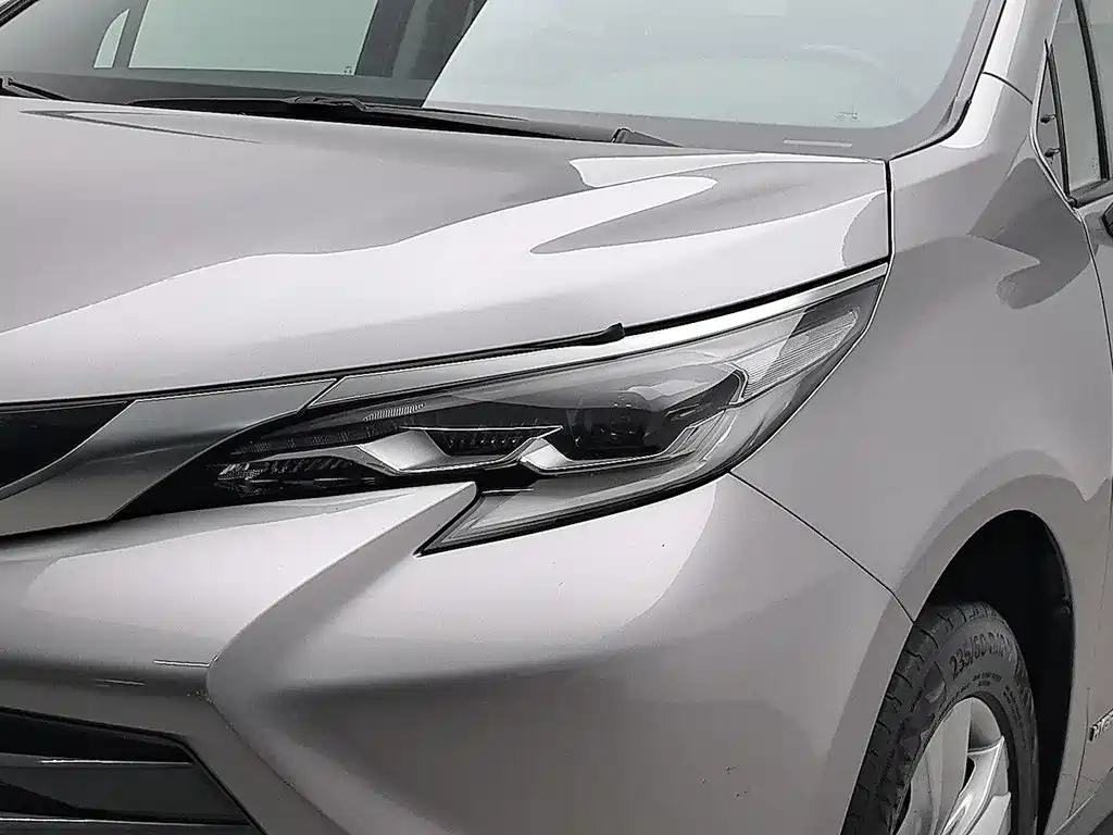 Toyota Sienna — фото 7