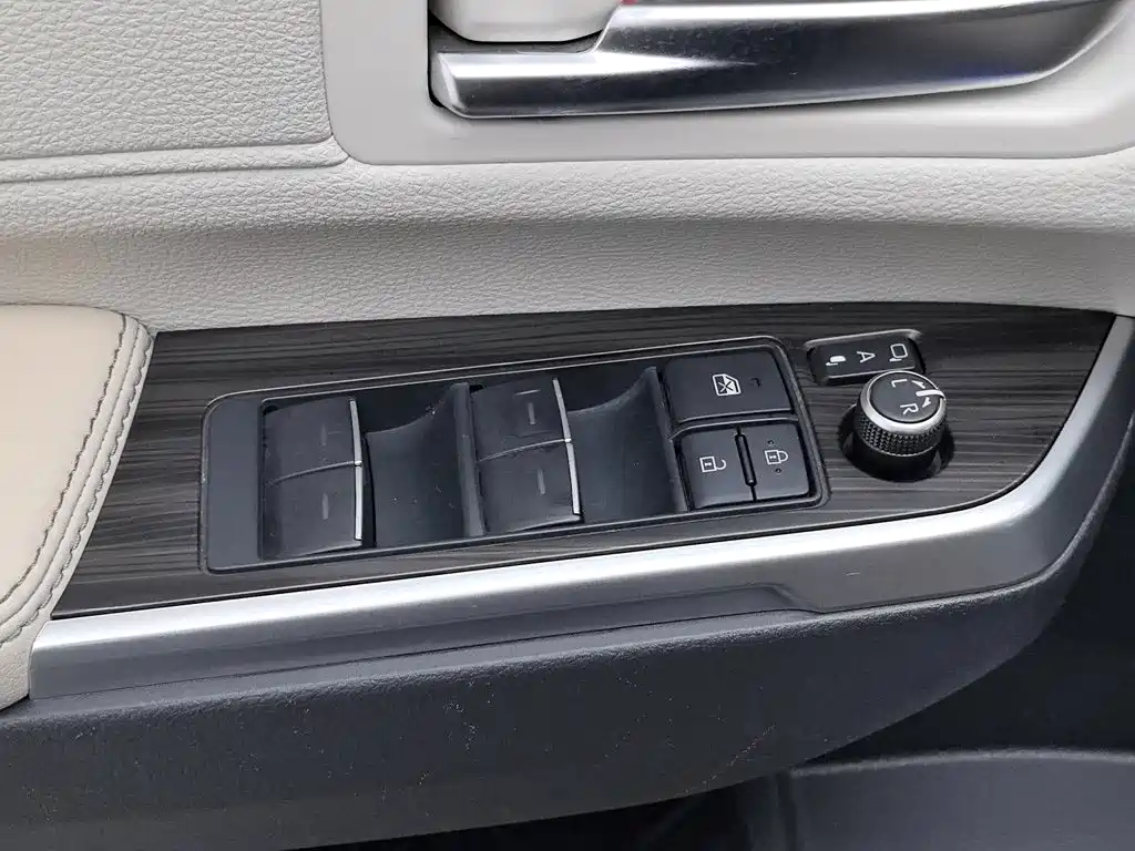 Toyota Sienna — фото 9