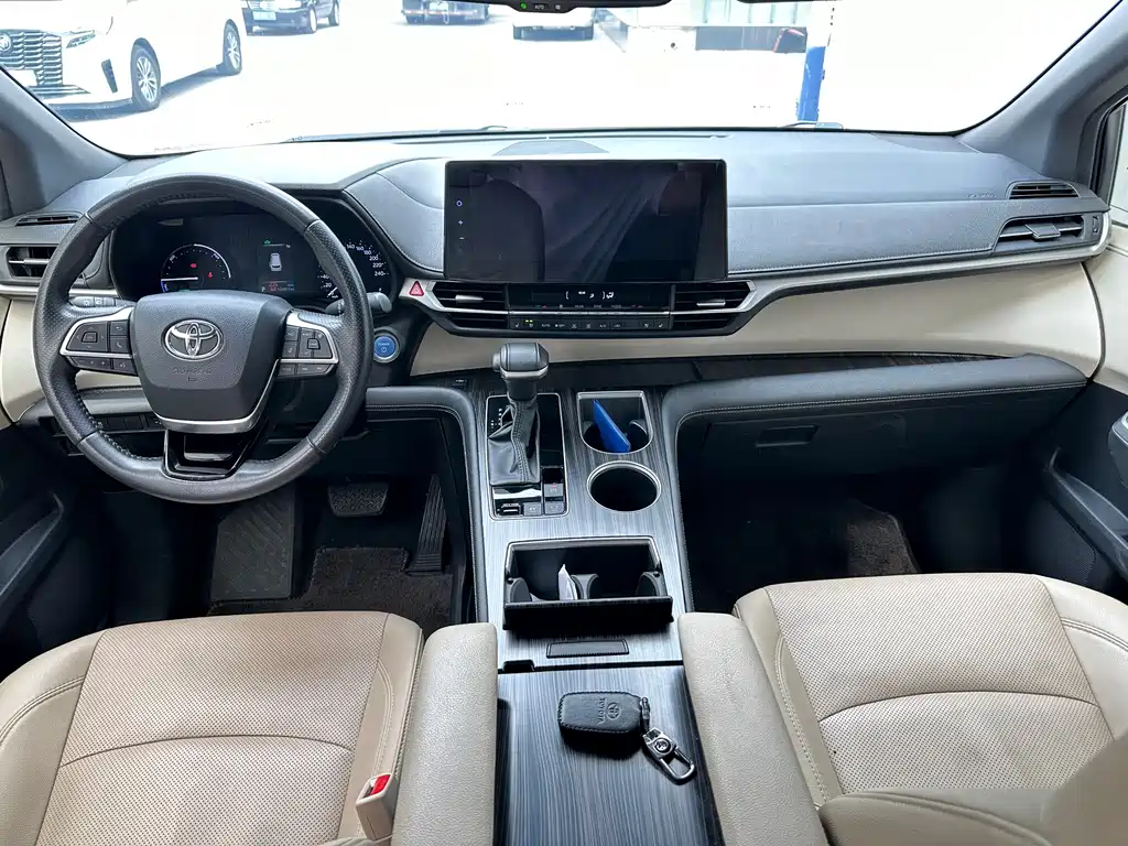 Toyota Sienna — фото 6