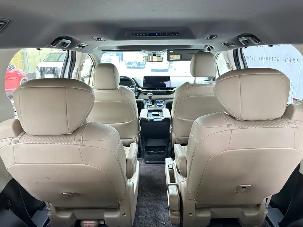Toyota Sienna — фото 7