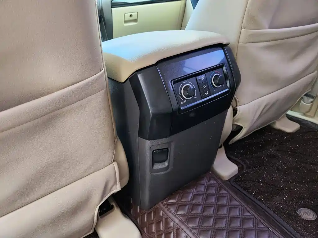 Toyota Prado — фото 23