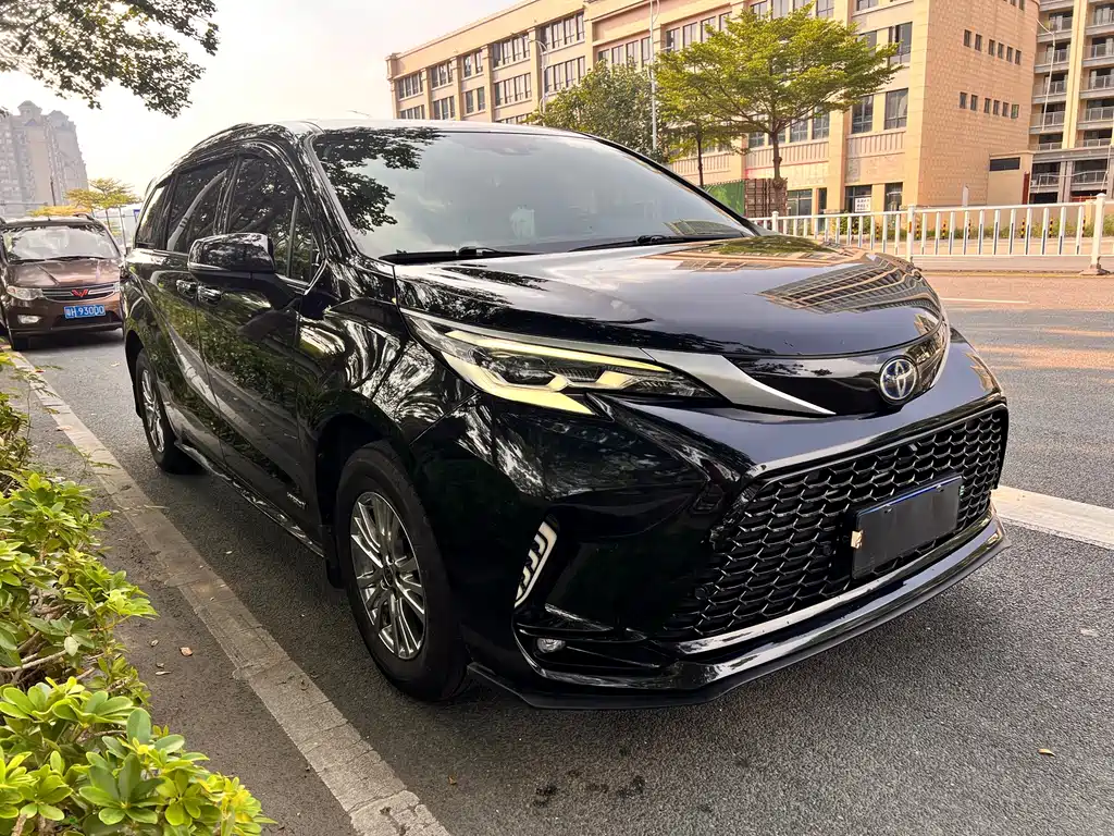 Toyota Sienna — фото 3