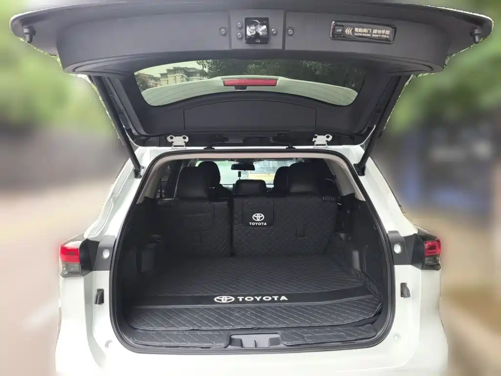 Toyota Highlander — фото 10