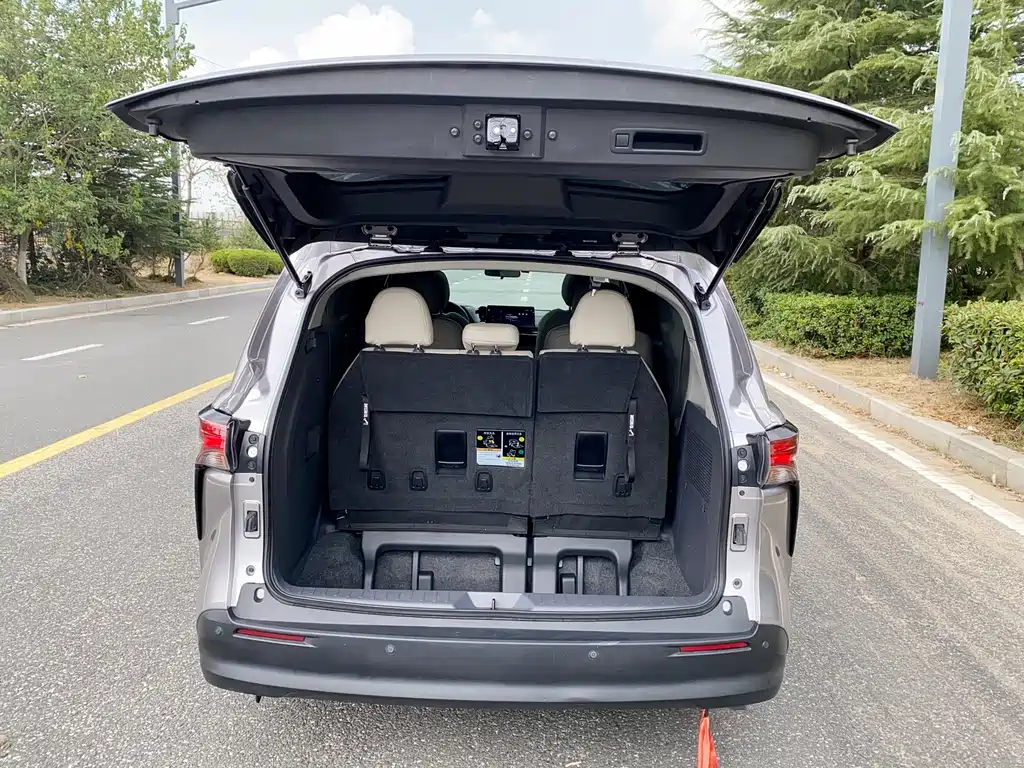 Toyota Sienna — фото 22