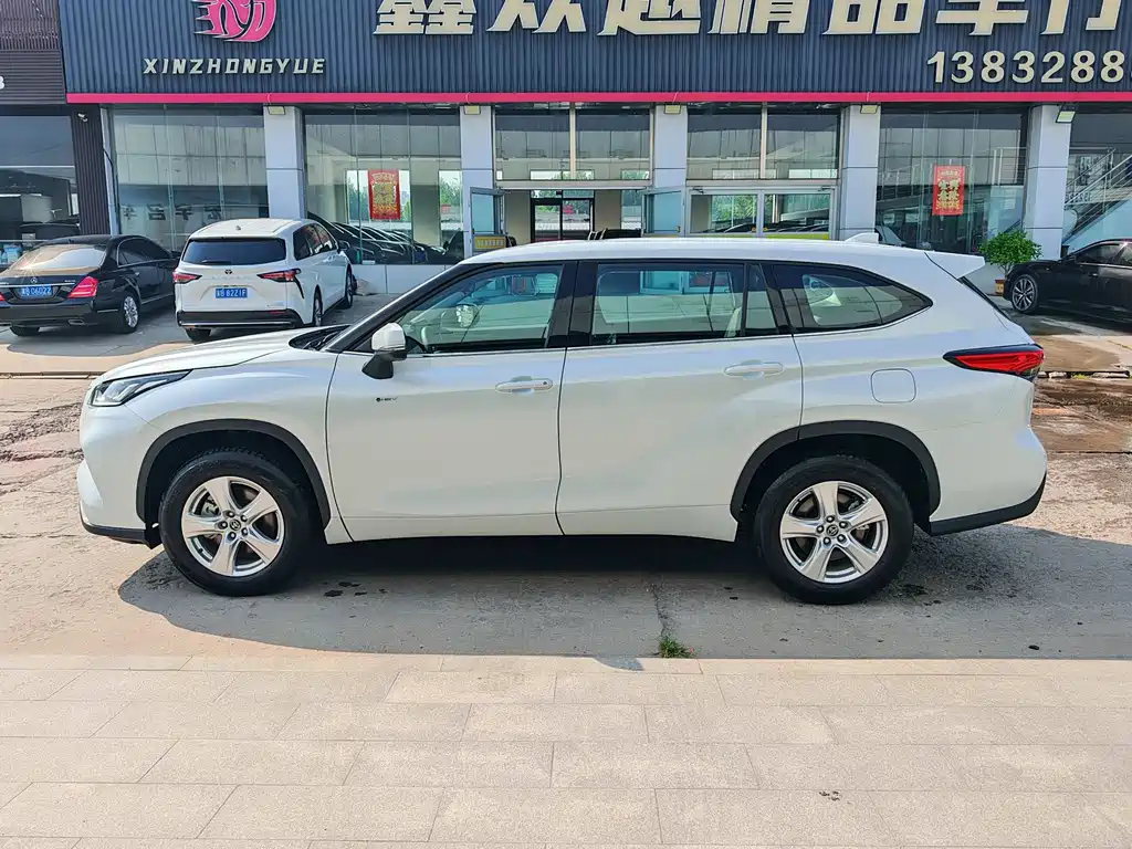 Toyota Highlander — фото 4