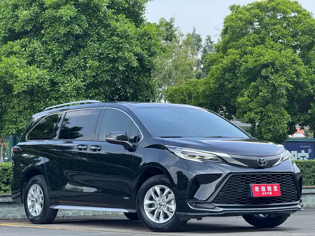 Toyota Granvia — фото 3