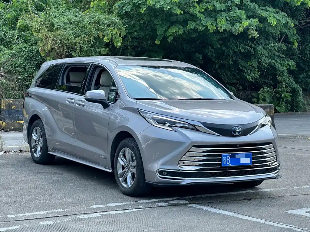 Toyota Sienna — фото 2