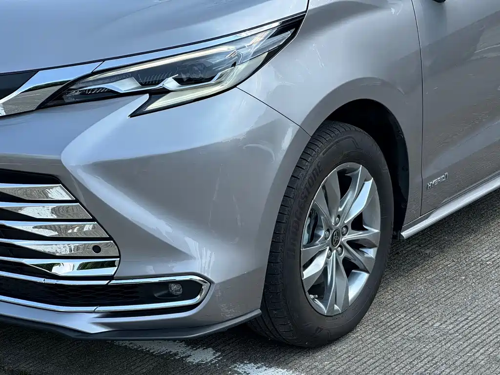 Toyota Sienna — фото 7