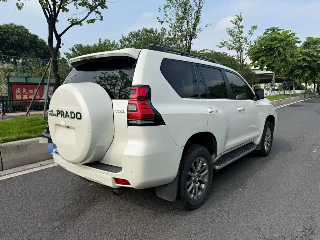 Toyota Prado — фото 4