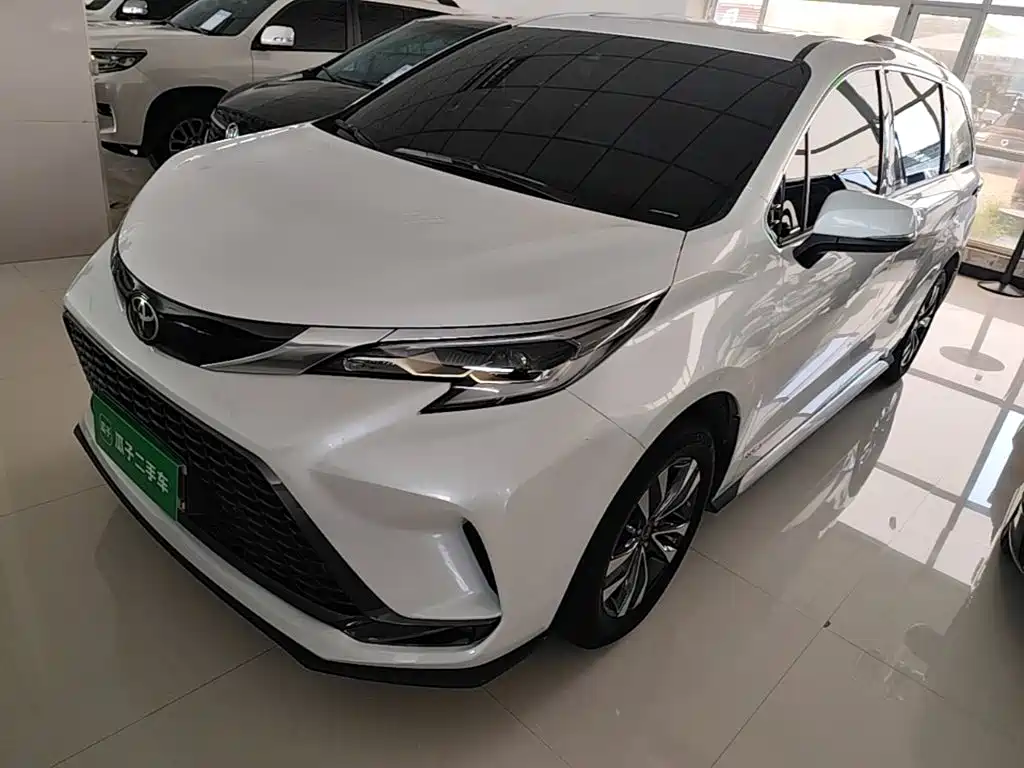 Toyota Granvia — фото 2