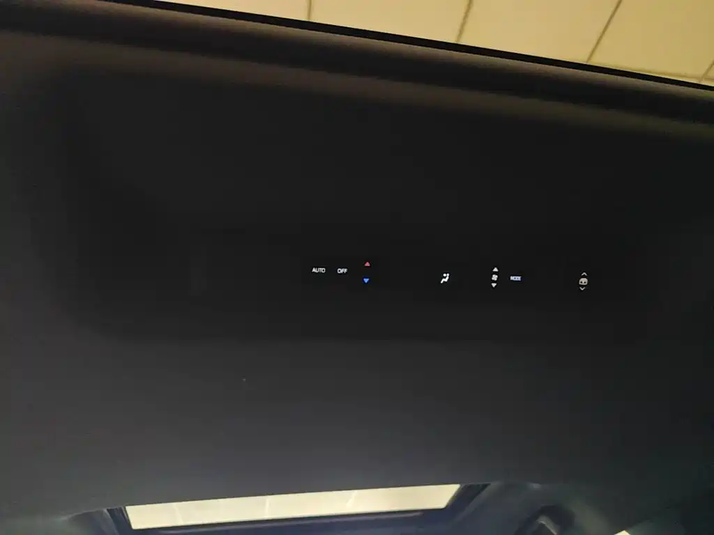 Toyota Granvia — фото 18