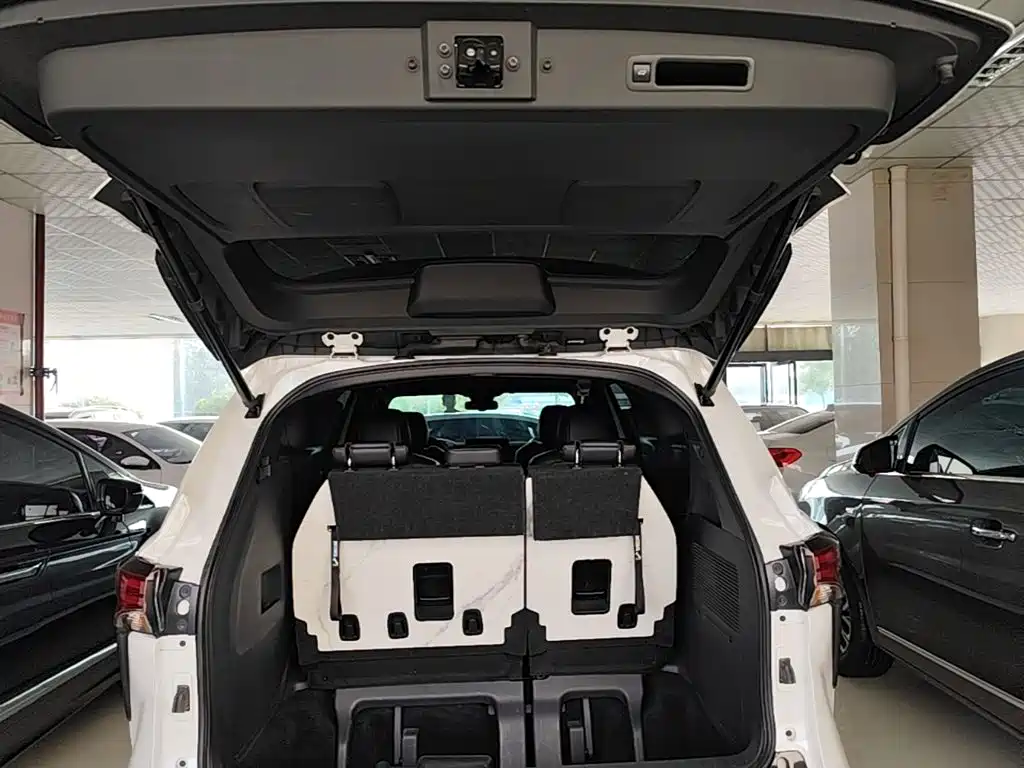 Toyota Granvia — фото 19