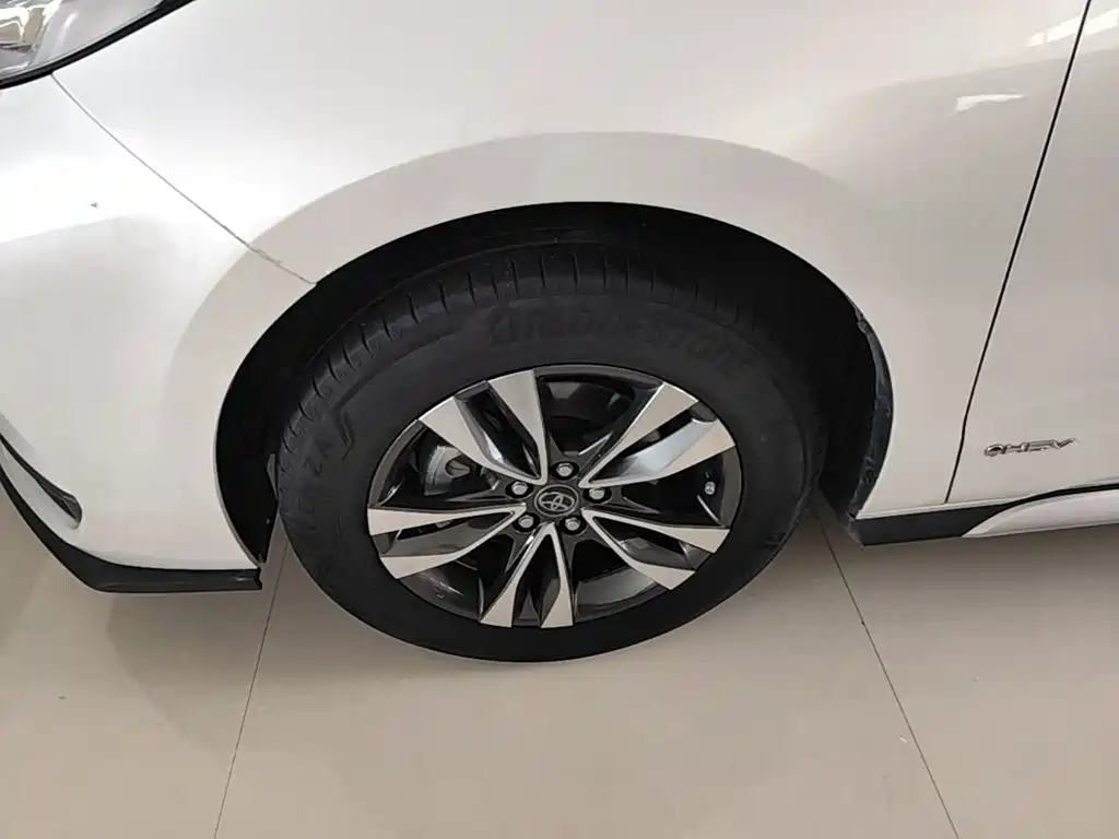 Toyota Granvia — фото 23