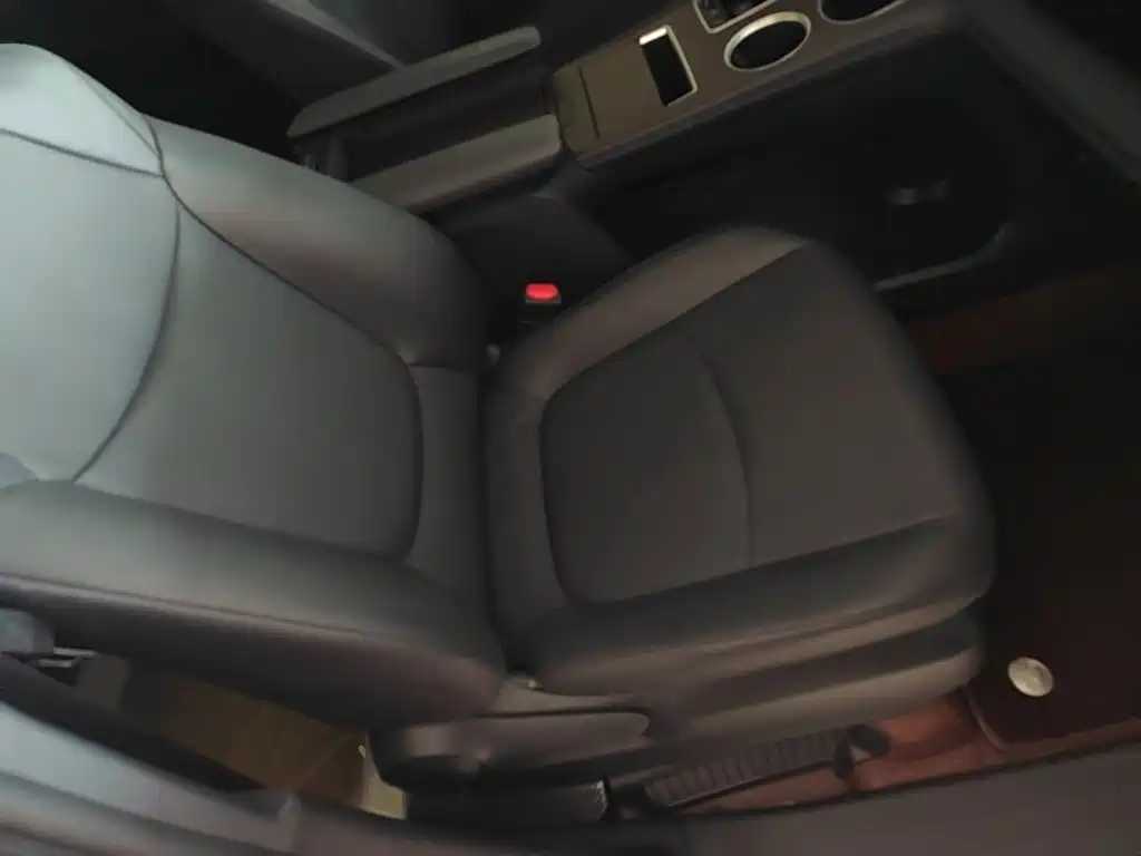 Toyota Granvia — фото 25