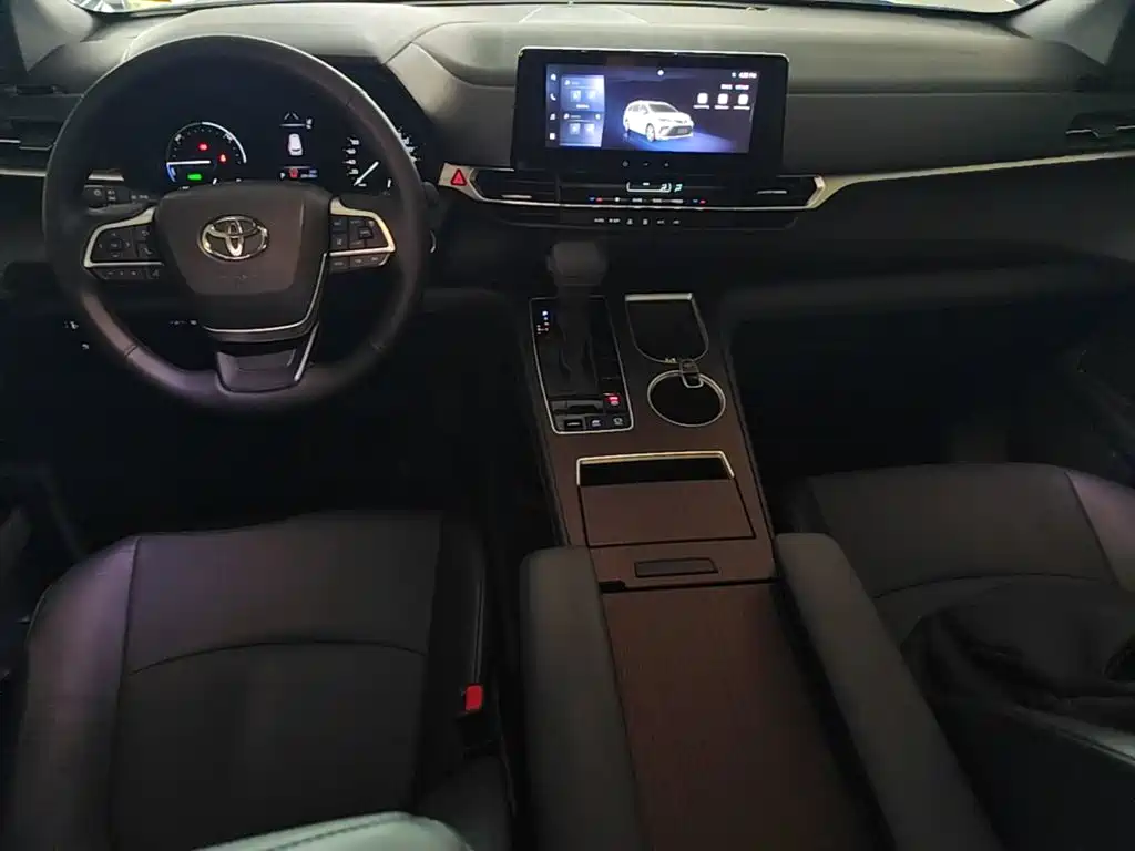 Toyota Granvia — фото 10