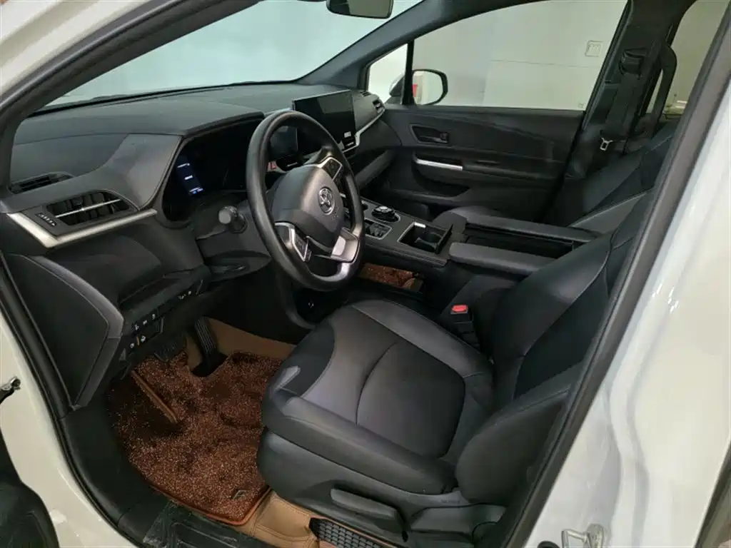 Toyota Granvia — фото 6