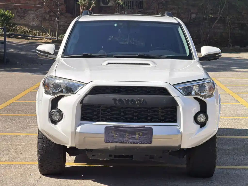 Toyota 4Runner — фото 2