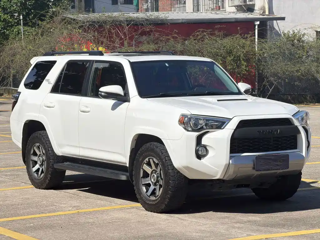 Toyota 4Runner — фото 3