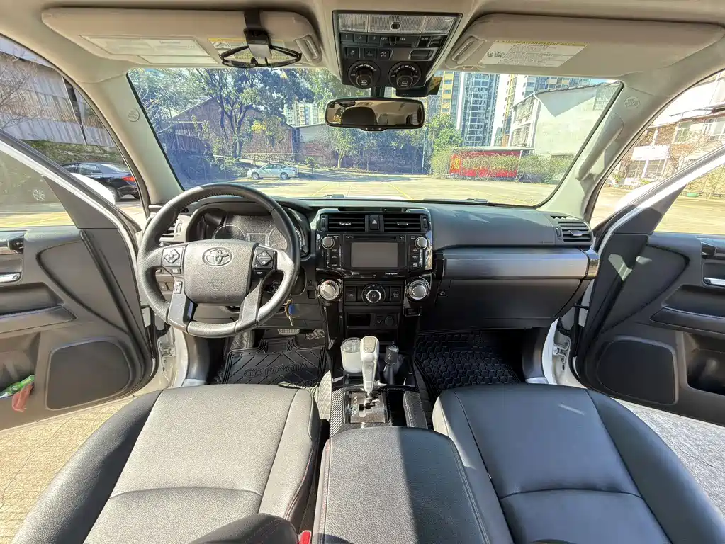 Toyota 4Runner — фото 5