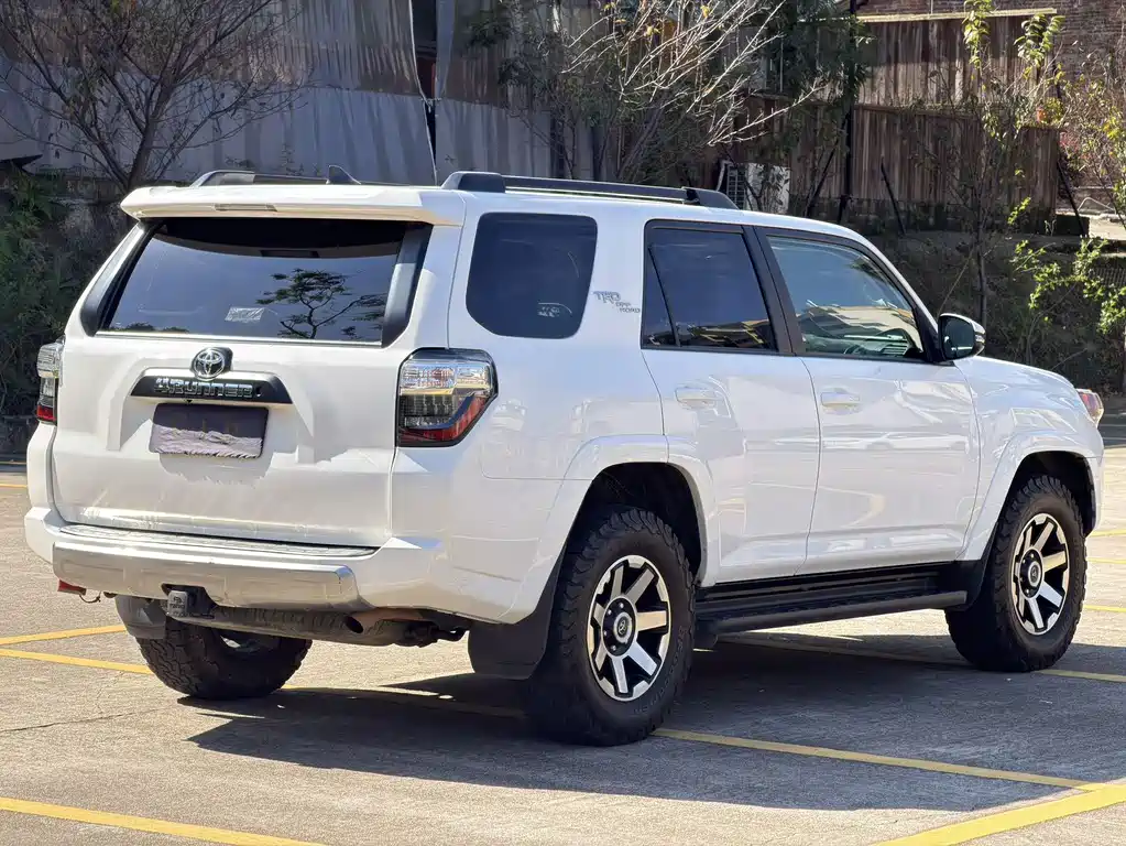 Toyota 4Runner — фото 6