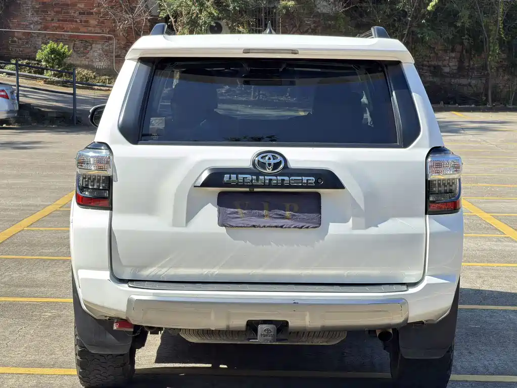Toyota 4Runner — фото 7