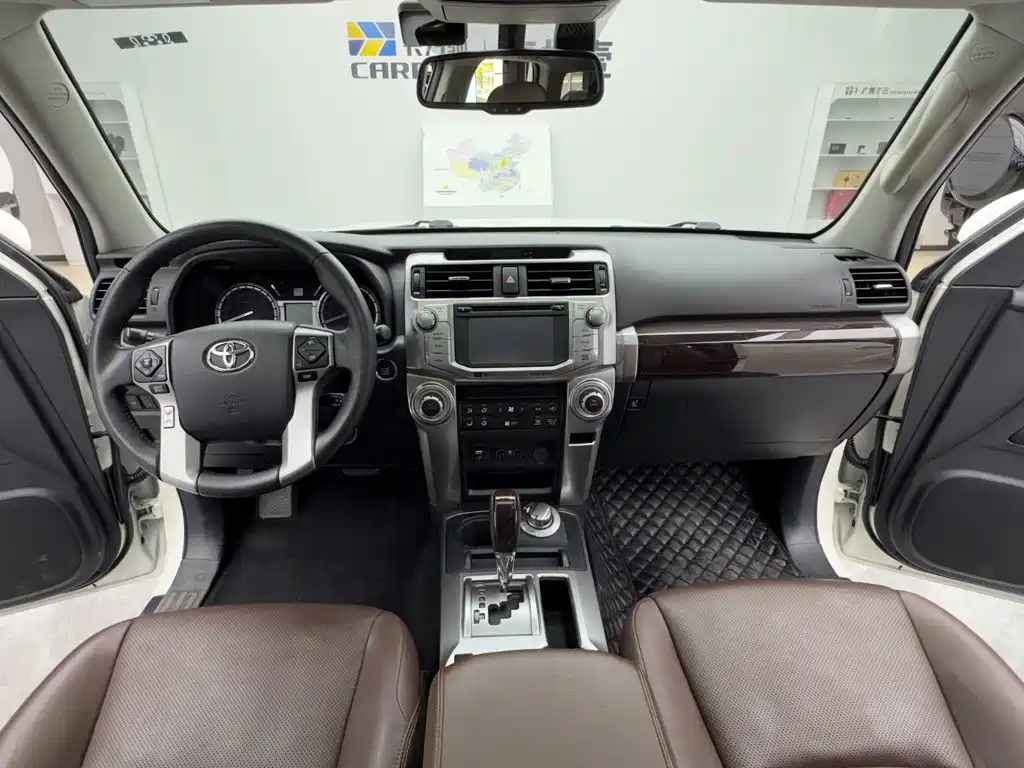 Toyota 4Runner — фото 11