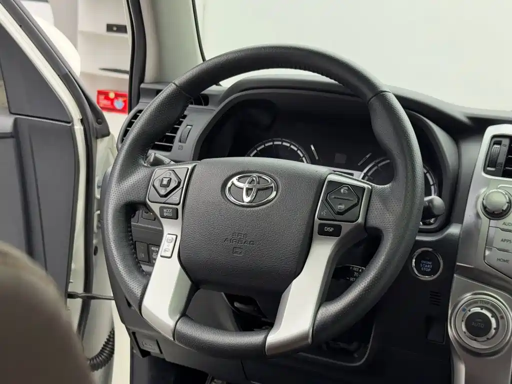 Toyota 4Runner — фото 13