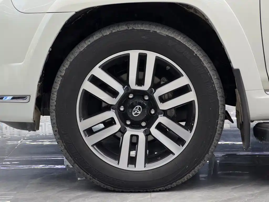 Toyota 4Runner — фото 4