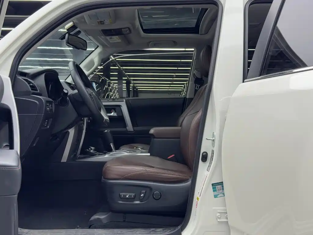 Toyota 4Runner — фото 8
