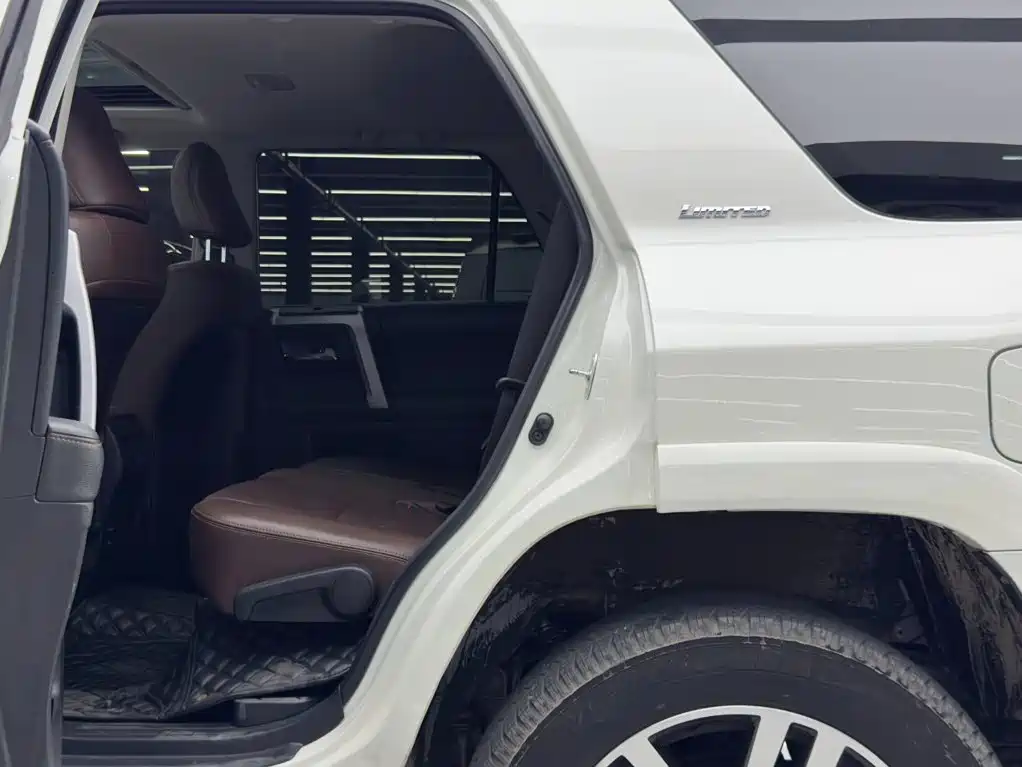 Toyota 4Runner — фото 9