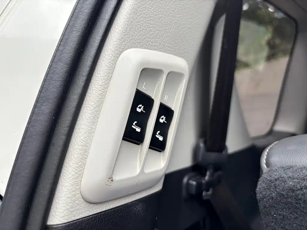 Toyota Prado — фото 23