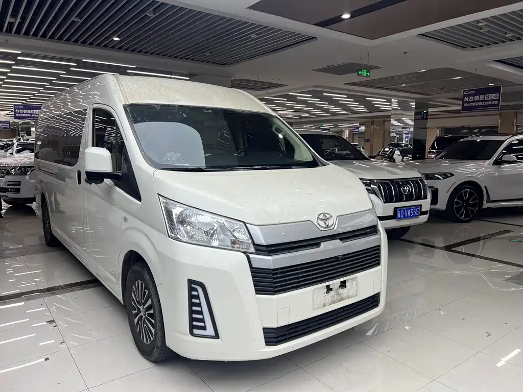 Toyota Hiace — фото 3