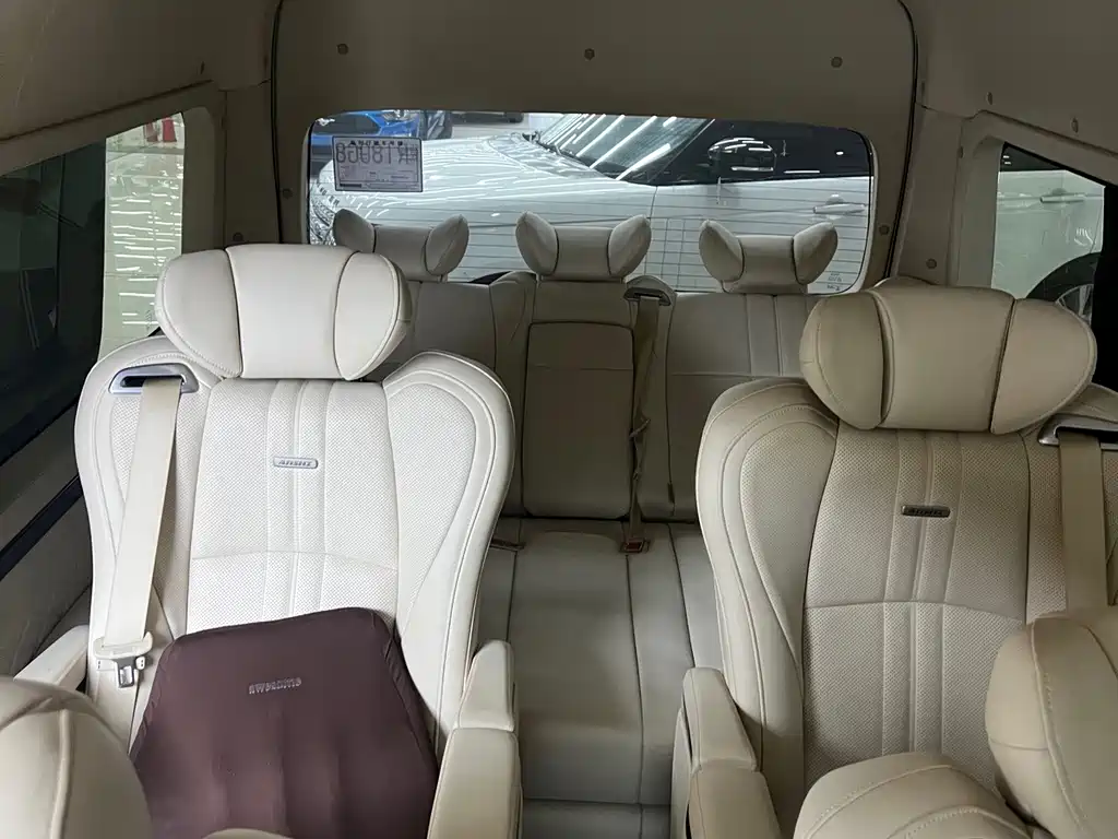Toyota Hiace — фото 9